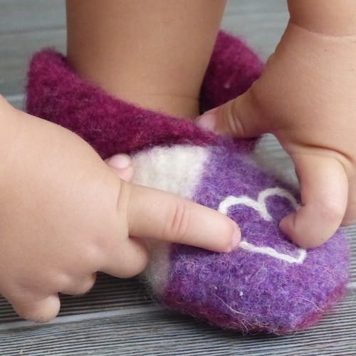 Slippers Milo hands 1 sm square crop